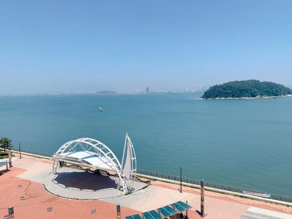 Ocean Soleview Hotel Incheon Bagian luar foto